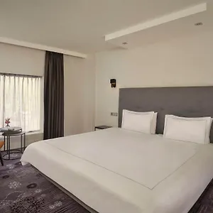 Park Plaza Отель
